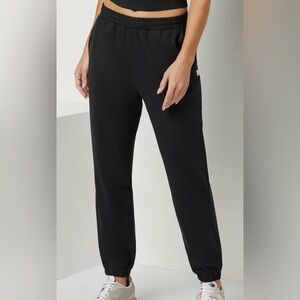NWT Vuori Boyfriend Jogger in Black Heather Size Small